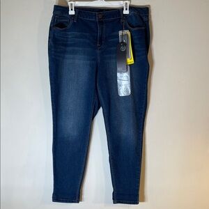 NWT. 1822 Denim Adrianna Ankle Skinny Jeans. 20W.